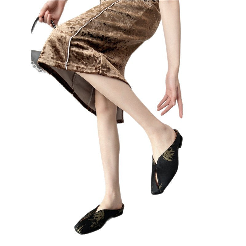 Damen fersenfreie spitz zulaufende Jacquard-Mules mit floralem Metallic‑Muster und flachem Absatz Shop Nory