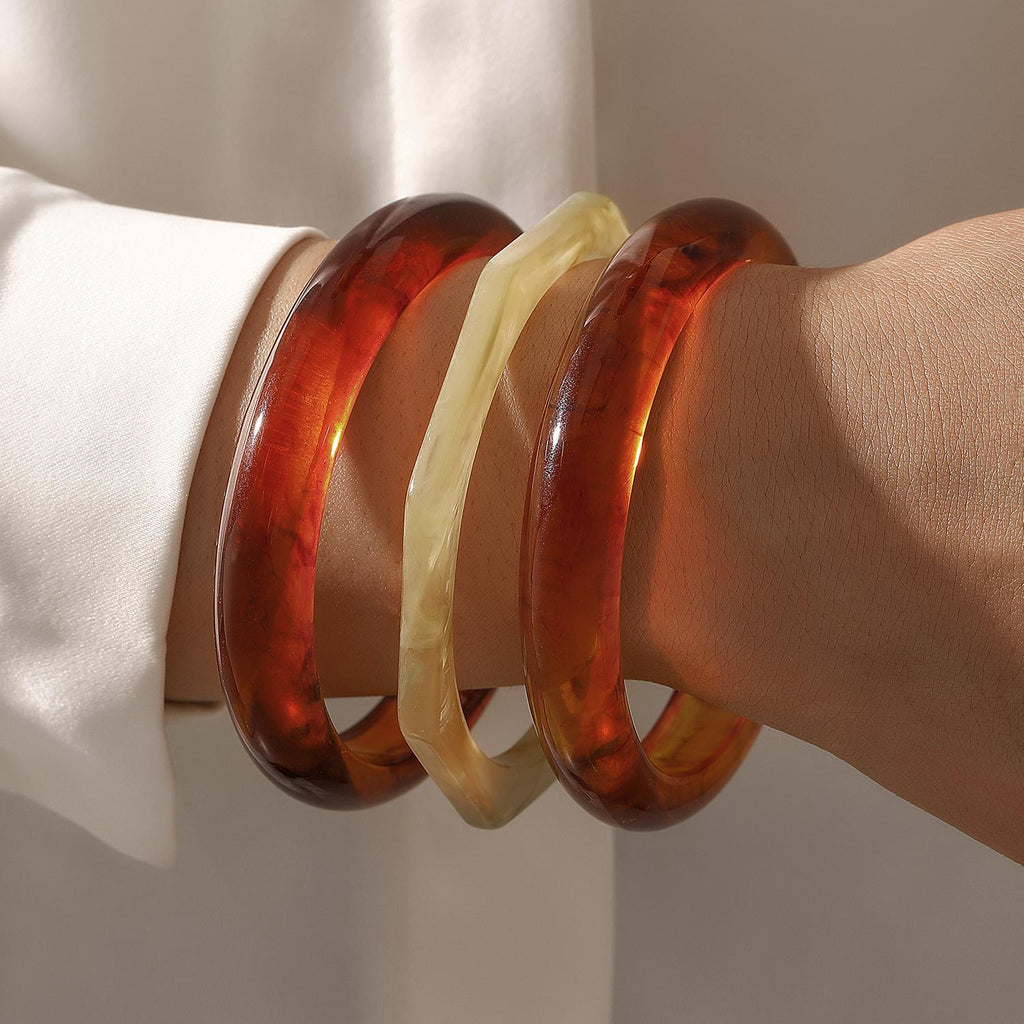 Damen Armreifen-Set mit einzigartigem Design und glänzenden Oberflächen Shop Nory