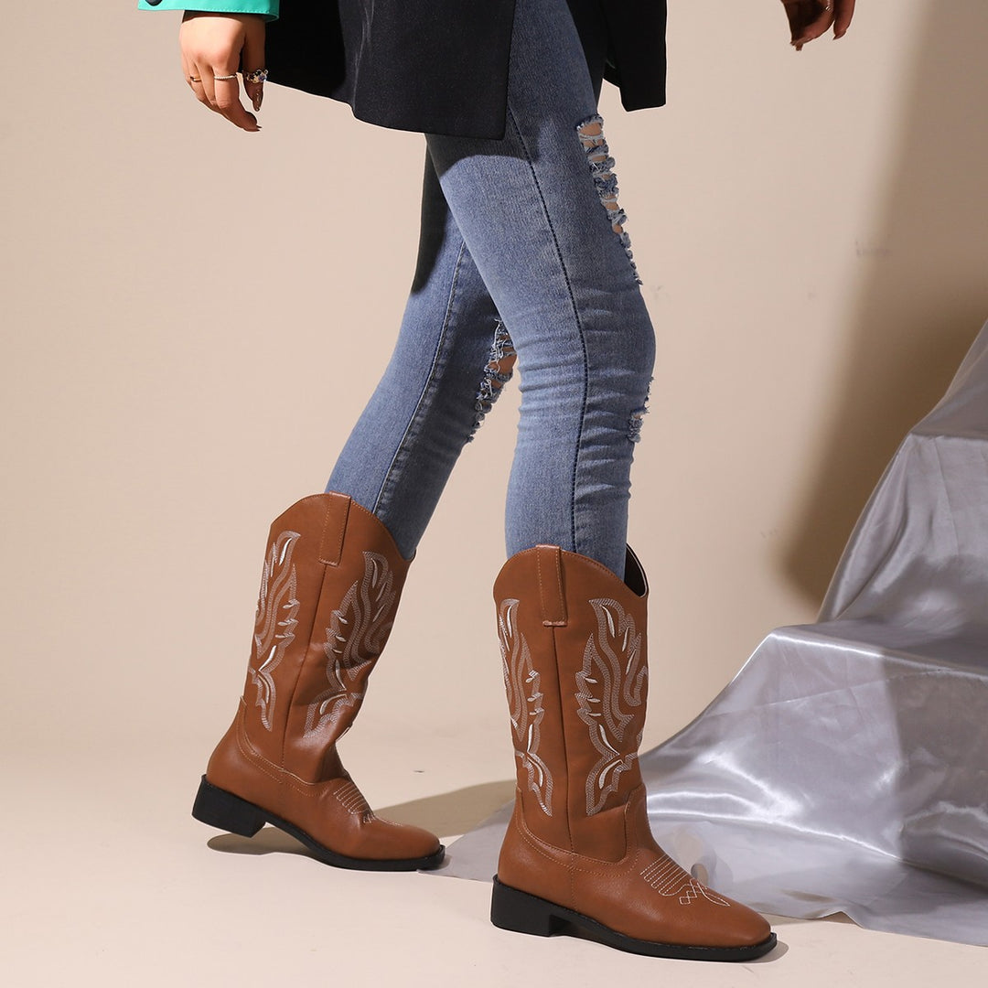 Damen Cowboystiefel mit mittelhohem Schaft, quadratischer Zehenpartie und dekorativer Stickerei Shop Nory