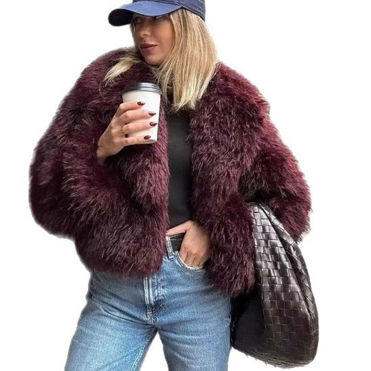 Damen Kurzjacke im Cropped‑Schnitt aus fluffigem Hochflor‑Faux‑Fur mit tiefem Schalkragen Shop Nory