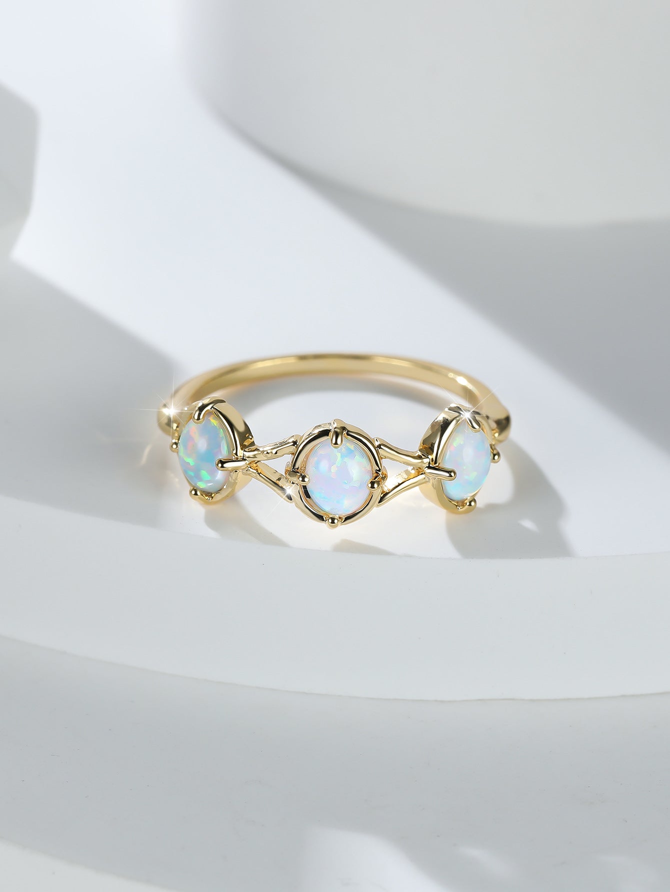 Damen Ring mit funkelndem Opal und elegantem Zirkonia-Design Shop Nory