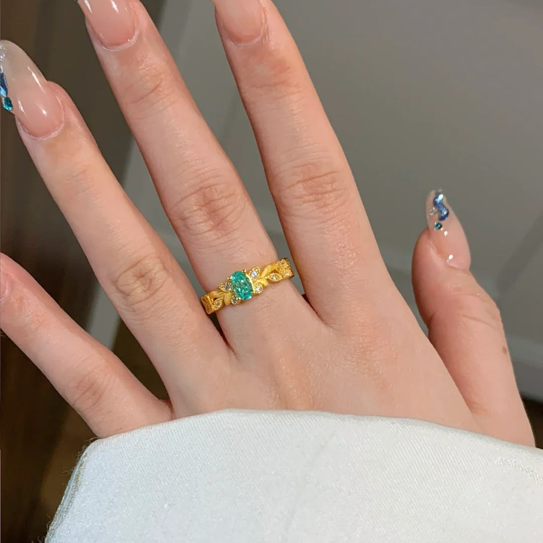 Damen eleganter Ring mit ovalem Edelstein und kunstvollen Zirkonia-Details Shop Nory
