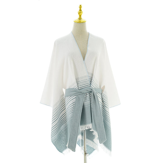Damen Wickelponcho aus Feinstrick mit Bindegürtel und Fransensaum Shop Nory