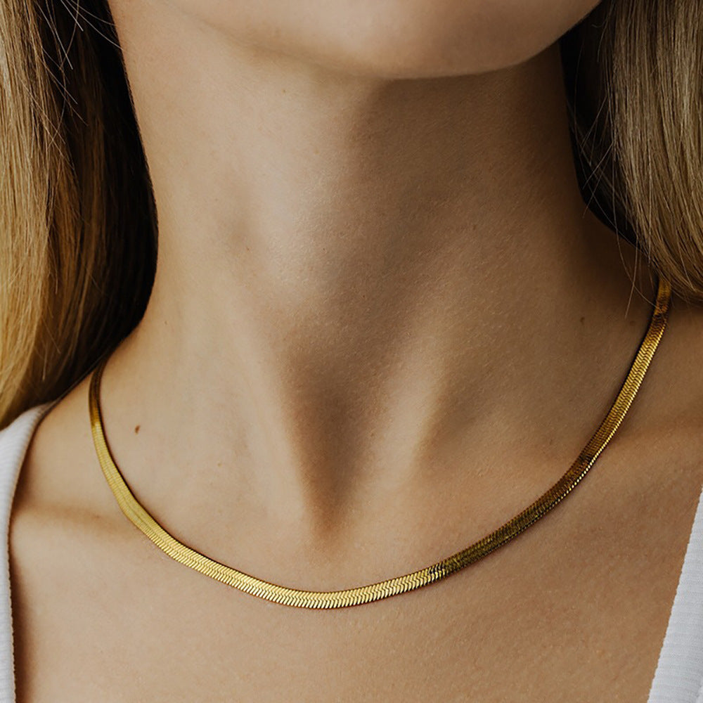 Damen Halskette aus hochwertigem Edelstahl mit elegantem Zopfmuster Shop Nory