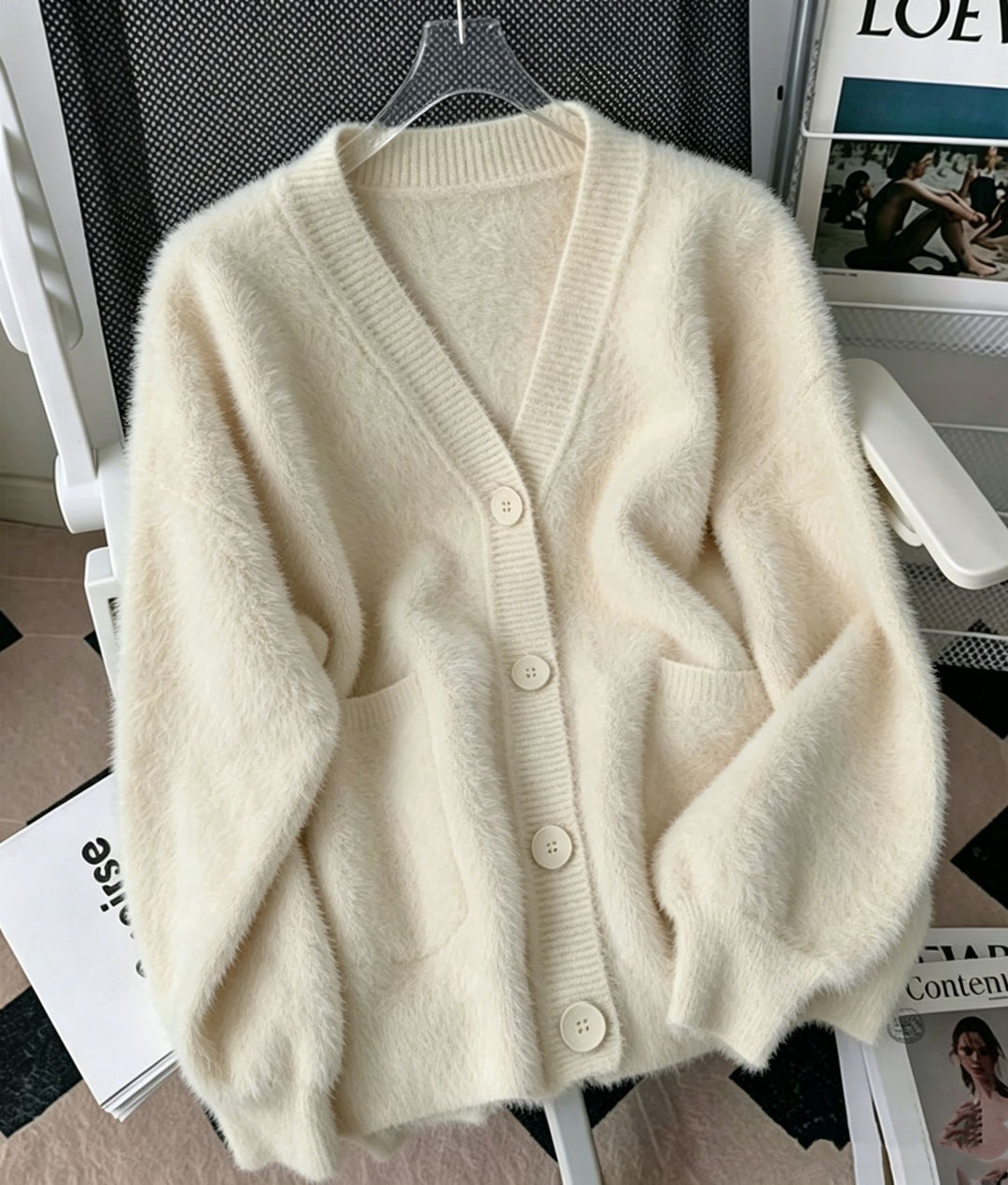 Damen Fluffy-Cardigan mit tiefem V-Ausschnitt, gerippter Knopfleiste und Eingrifftaschen Shop Nory