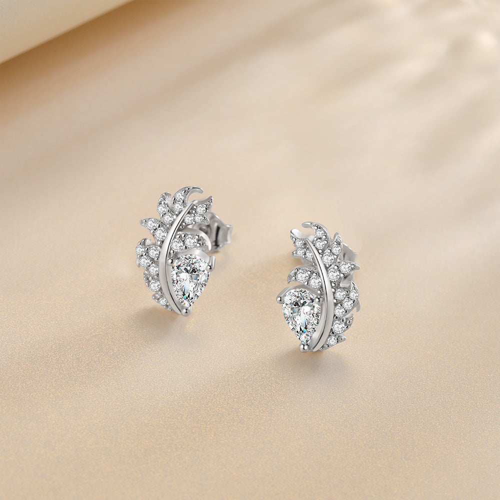 Damen Ohrringe im eleganten Blattdesign mit funkelndem Zirkonia-Besatz Shop Nory