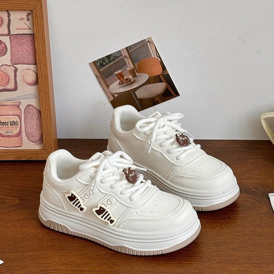 Damen Plateausneaker mit dekorativen Fisch‑Charms und gepolstertem Komfortfußbett Shop Nory