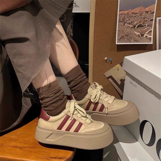 Damen Plattform-Sneaker mit strapazierfähigem Obermaterial und extrahoher Sohle