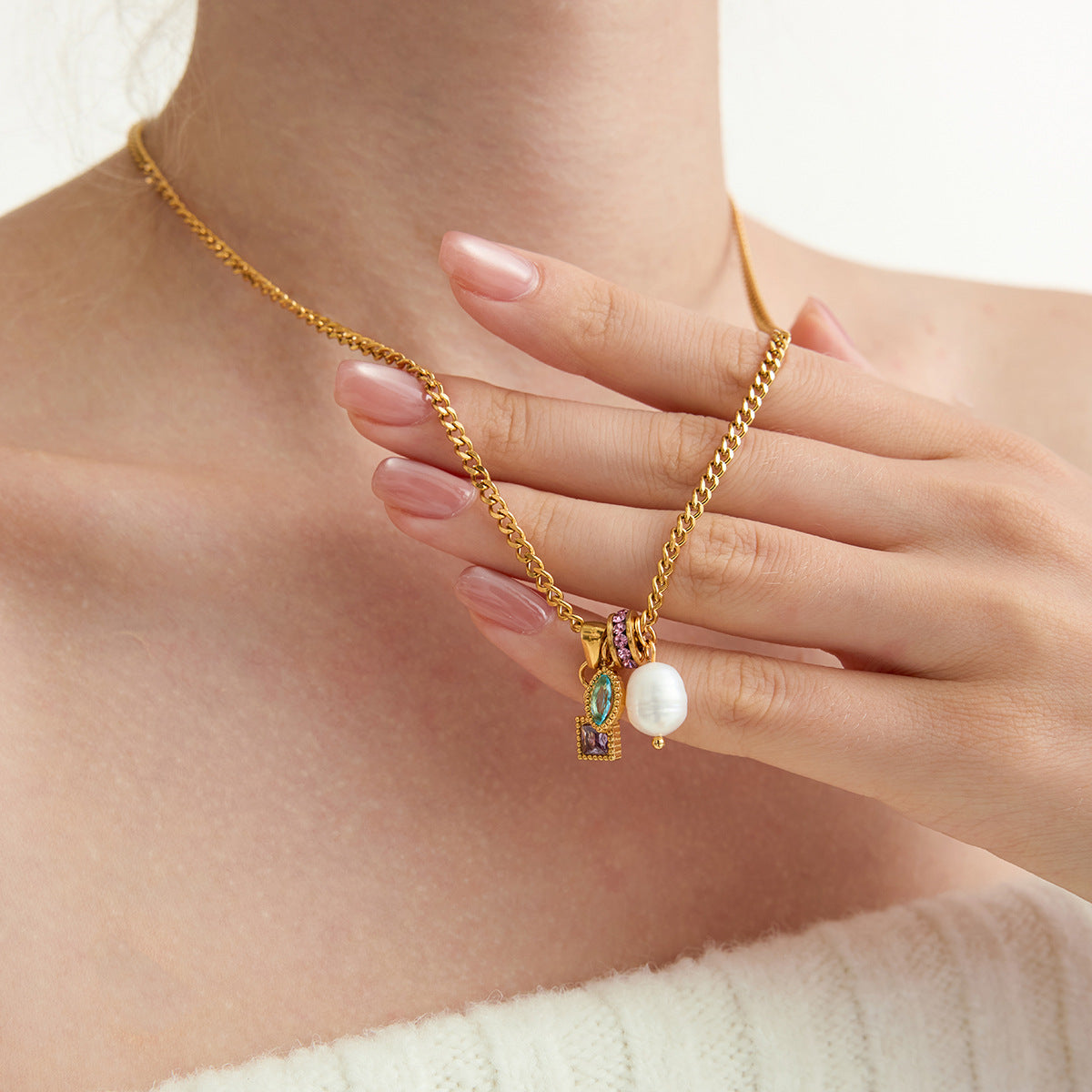 Damen Halskette mit eleganten Anhängern aus hypoallergenem Edelstahl Shop Nory