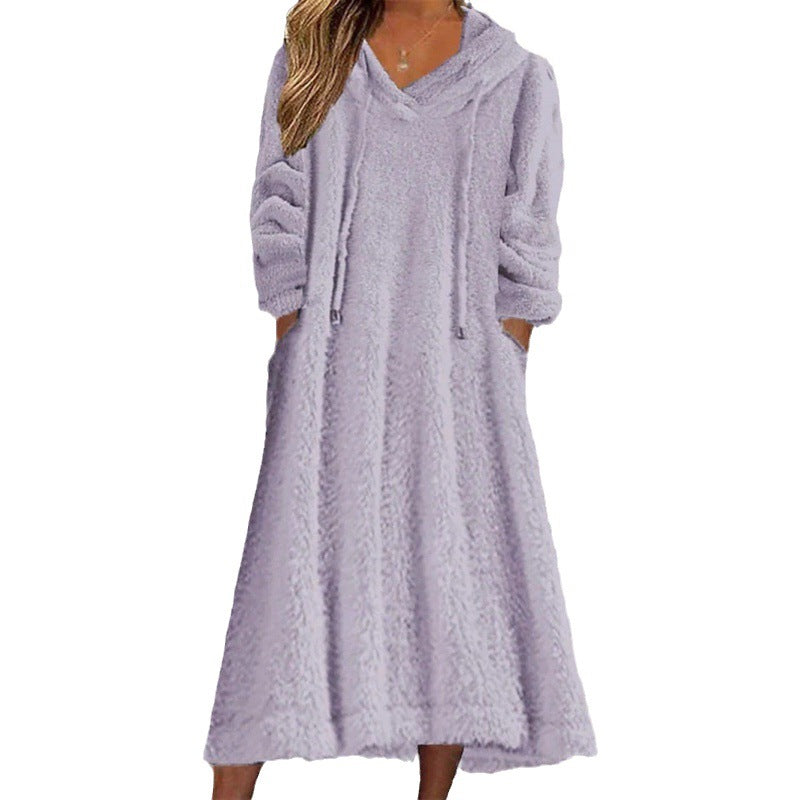 Damen Maxikleid aus Teddy-Fleece mit Kapuze, V-Ausschnitt und Eingrifftaschen Shop Nory