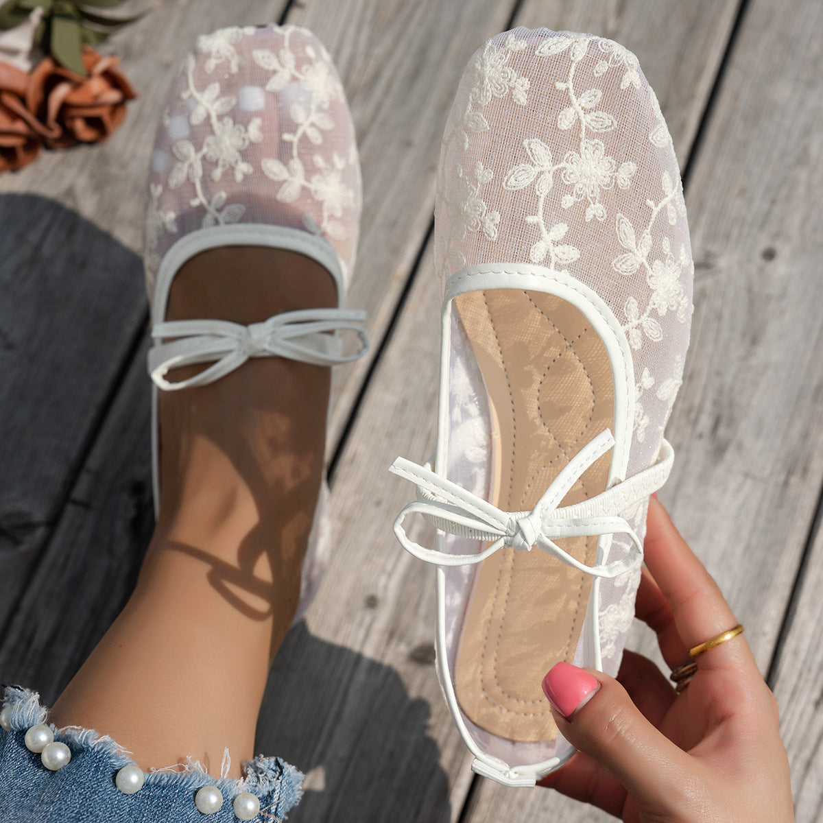 Damen Elegante Spitzenschuhe mit dekorativen Schleifen und funkelnden Akzenten