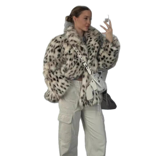 Damen Kurzjacke aus Kunstpelz im Dalmatiner‑Look mit kastiger Silhouette und weitem Schalkragen Shop Nory