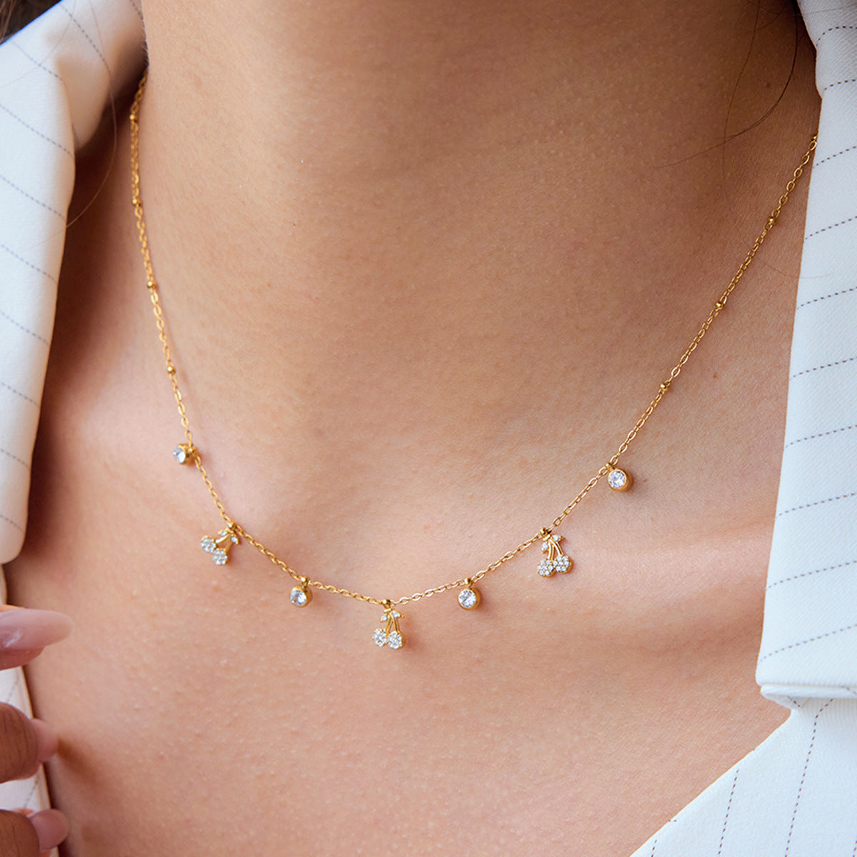 Damen Halskette mit funkelnden Anhängern und hypoallergenem Edelstahl Shop Nory