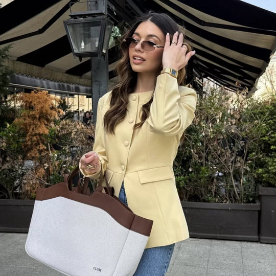 Damen Taillierte Blazerjacke mit Rundhalsausschnitt, verdeckter Knopfleiste und Pattentaschen Shop Nory
