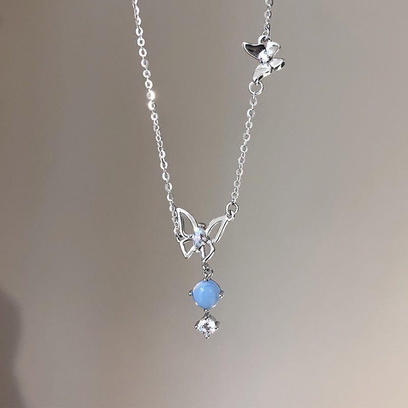 Damen Halskette mit kunstvollem Schmetterlingsdesign und funkelndem Edelstein Shop Nory