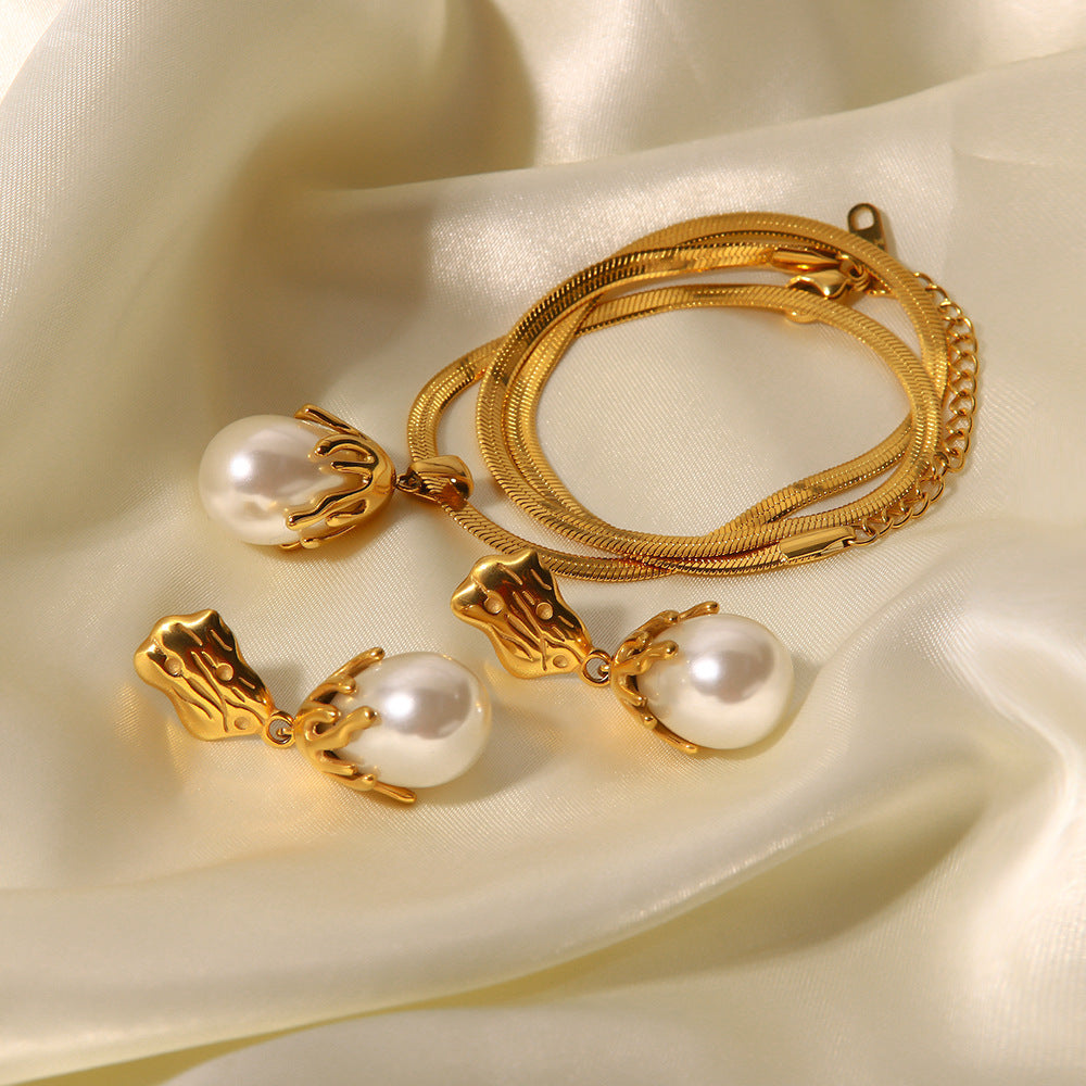 Damen Halskette mit eleganten Perlenanhänger und hochwertiger Goldkette Shop Nory