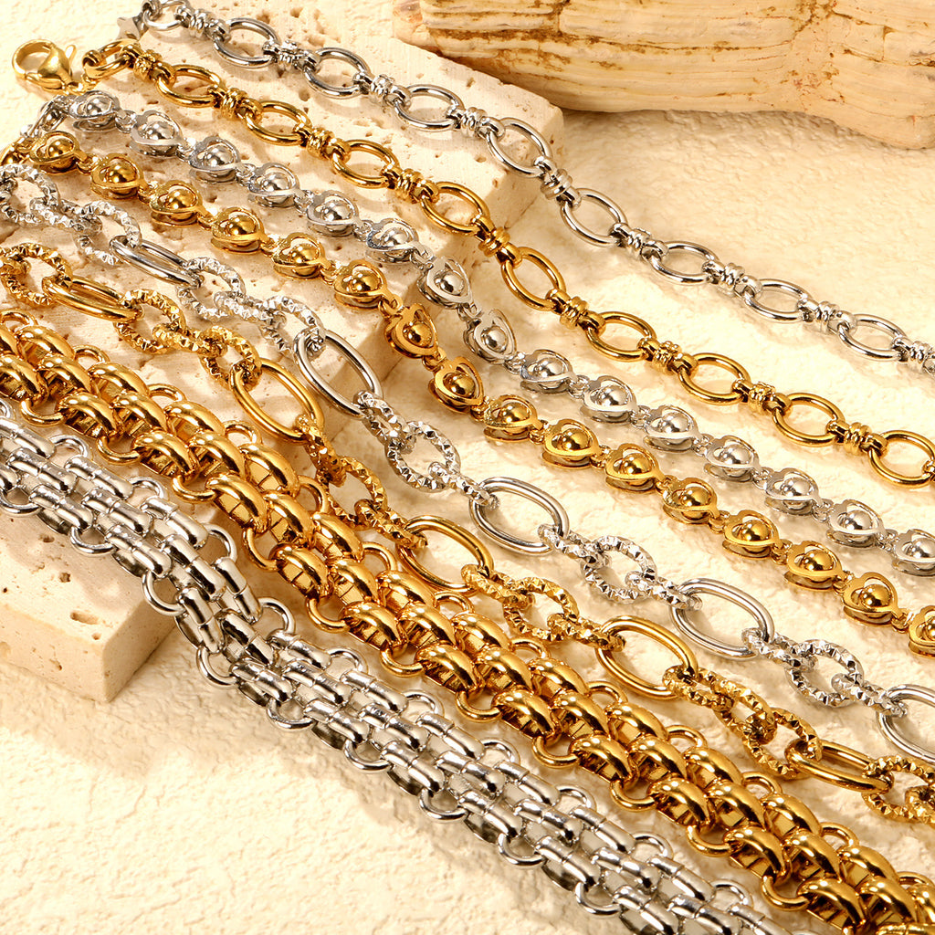 Damen Armband aus hochwertigem Edelstahl mit herzförmigen Anhängern Shop Nory