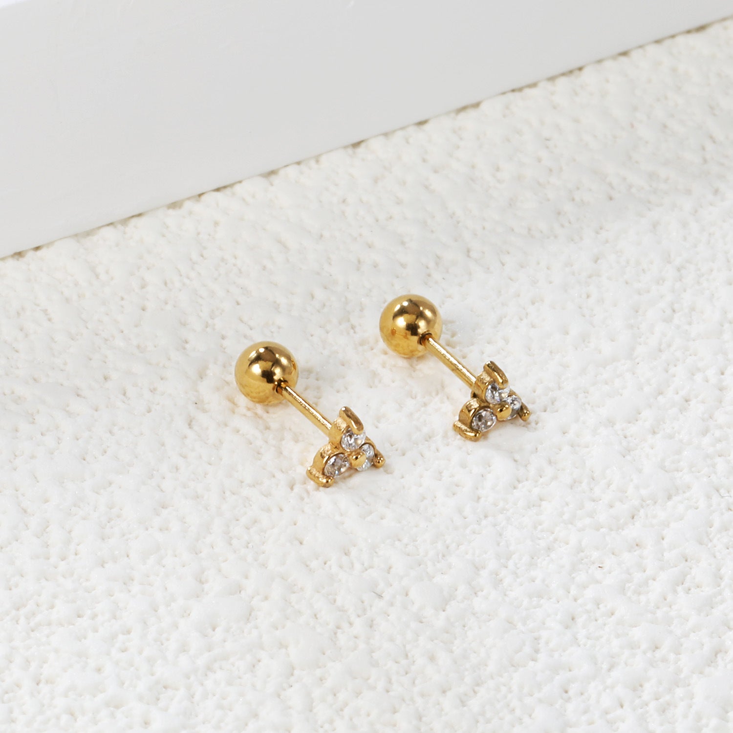 Damen Ohrringe mit funkelndem Kristalldesign und hochwertiger Goldbeschichtung Shop Nory