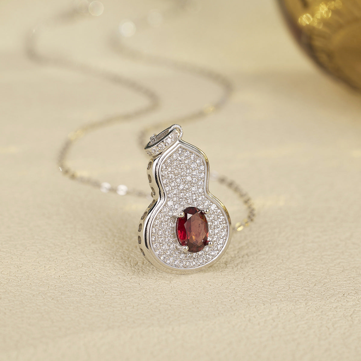 Damen eleganter Anhänger mit rot funkelndem Zirkon Stein Shop Nory