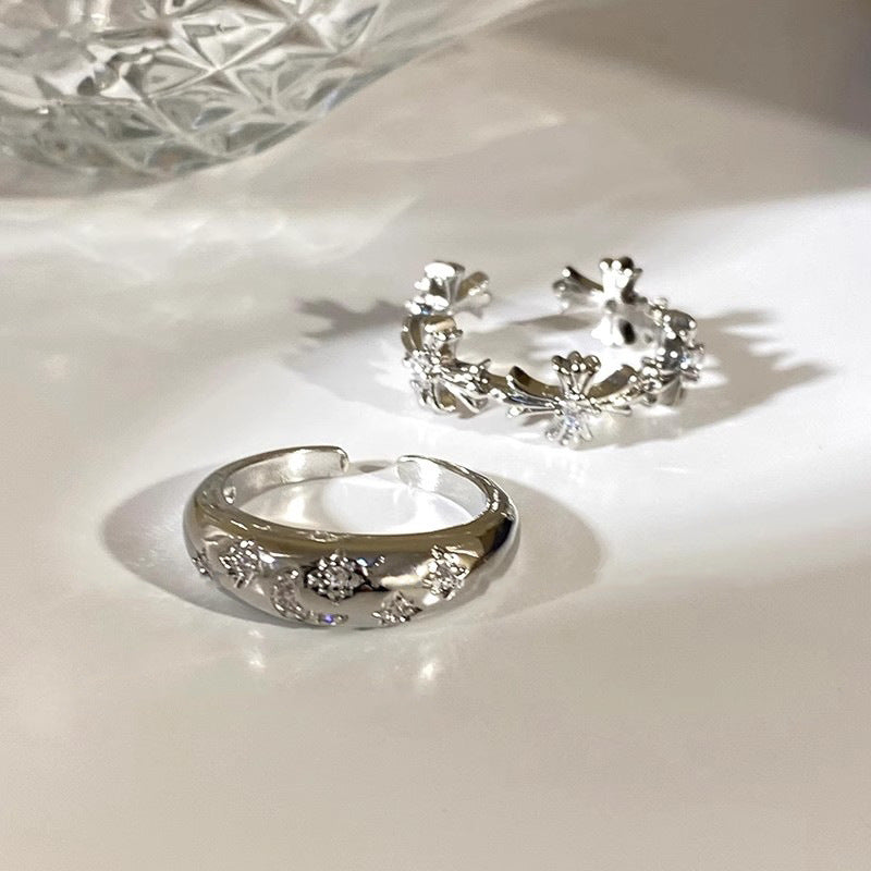 Damen zierlicher Ring mit floralen Verzierungen und funkelnden Akzenten Shop Nory
