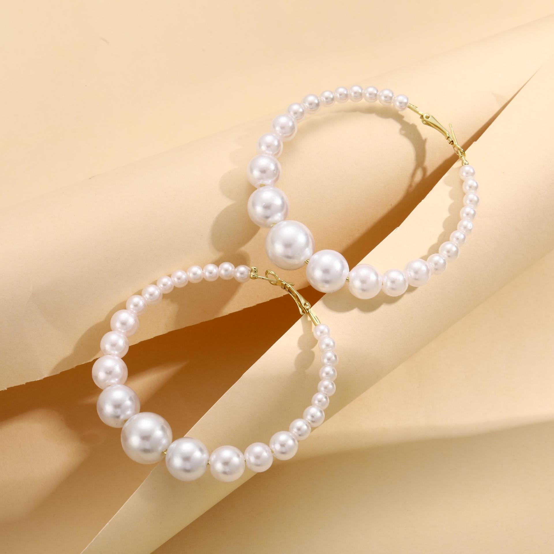 Damen Creolen-Ohrringe mit eleganten Perlen und stilvollem Golddetail Shop Nory