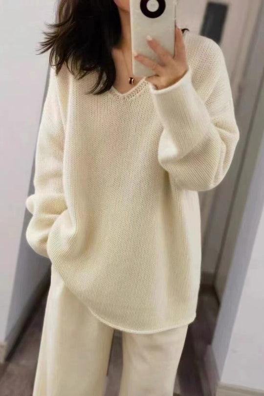 Damen Oversize V‑Ausschnitt Pullover im Mohair‑Look mit überschnittener Schulter und gerundetem Saum Shop Nory