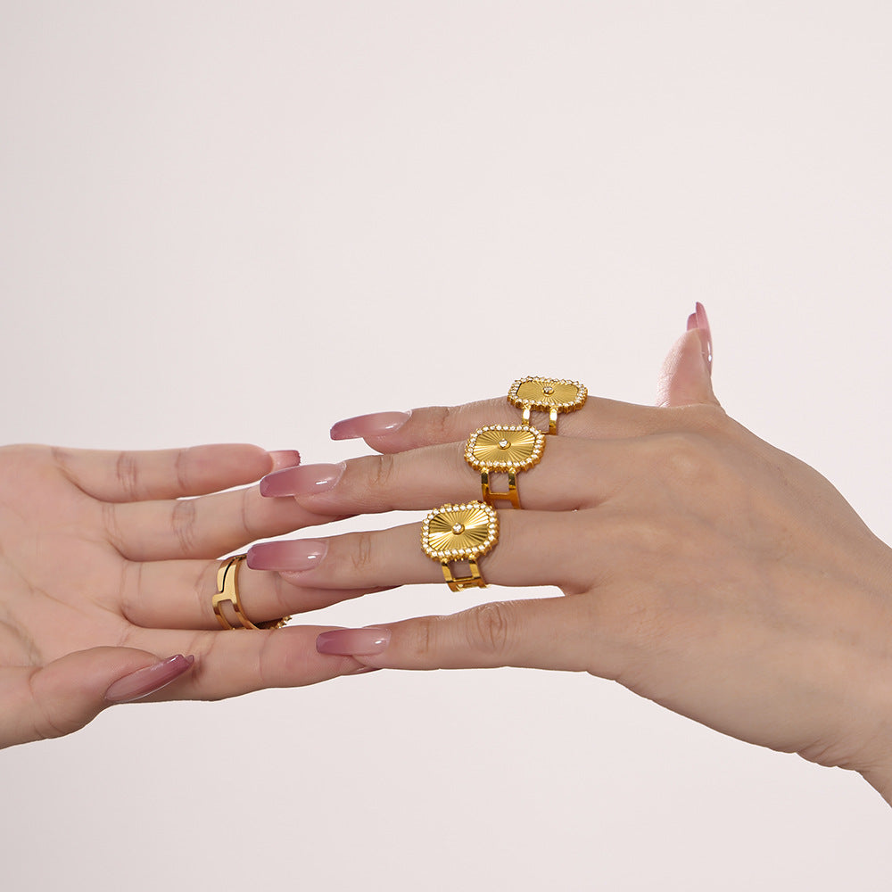 Damenring mit strukturiertem Design und Zirkonbesatz Shop Nory