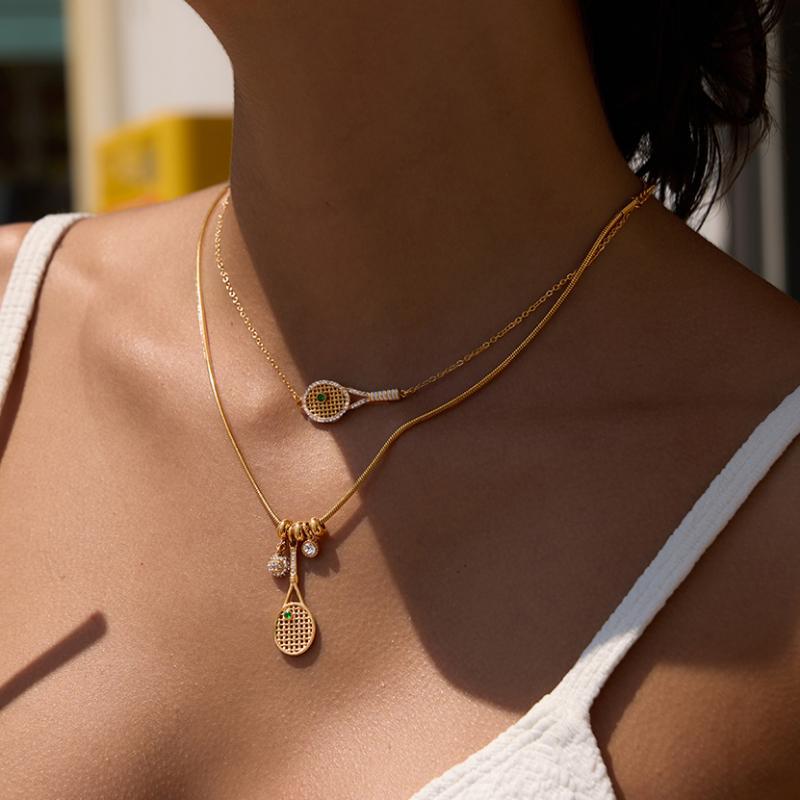 Damen Halskette mit Tennis-Racket-Anhänger aus hypoallergenem Edelstahl und eleganter Zirkonia-Verzierung Shop Nory