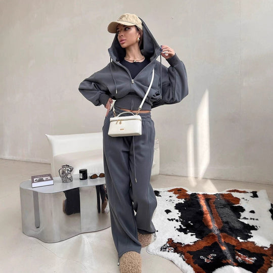 Damen Zweiteiliges Loungewear-Set mit kurzem Zip-Hoodie und hochtaillierter weiter Jogginghose Shop Nory