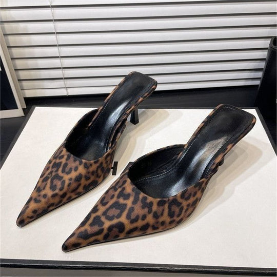 Damen Spitz zulaufende Mule mit niedrigem Kittenabsatz und fersenfreiem Design Shop Nory