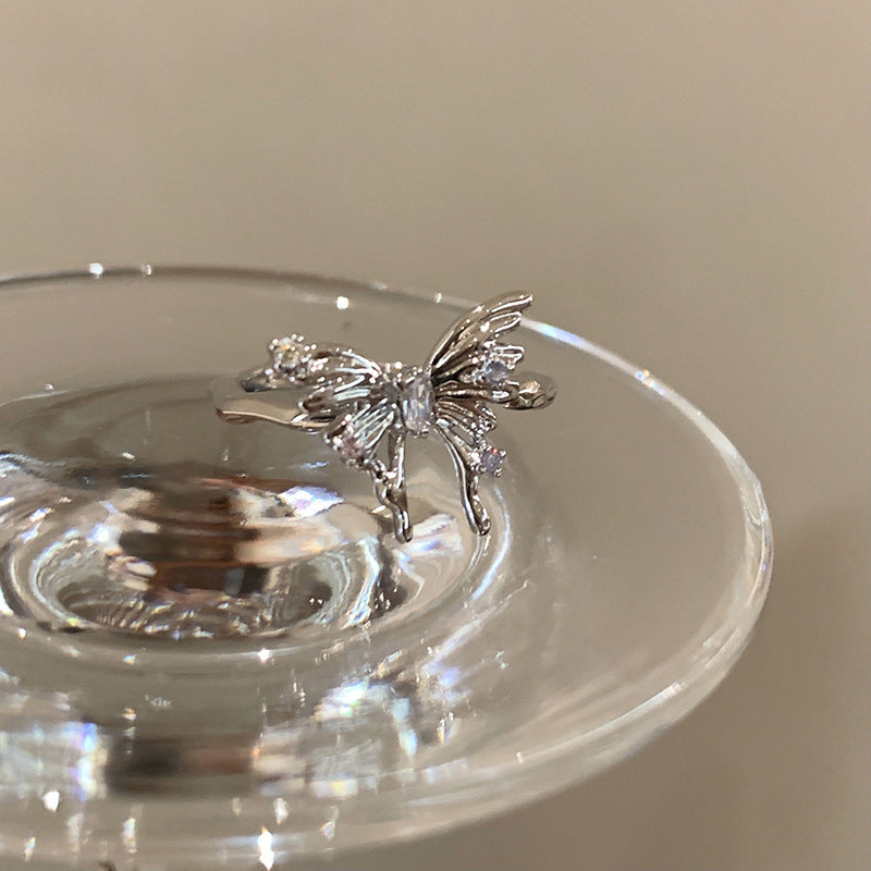 Damenring mit kunstvollem Schmetterlingsdesign und Glitzerakzenten Shop Nory