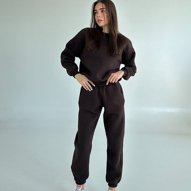 Damen Modernes Lounge-Set aus formstabilem Scuba-Fleece mit hochgeschnittener Jogginghose Shop Nory