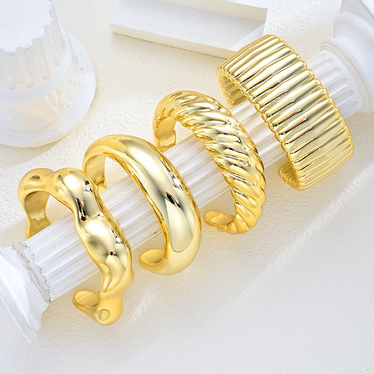 Damen Armreifen-Set aus hochwertigem Metall mit einzigartigen Oberflächenstruktur Shop Nory