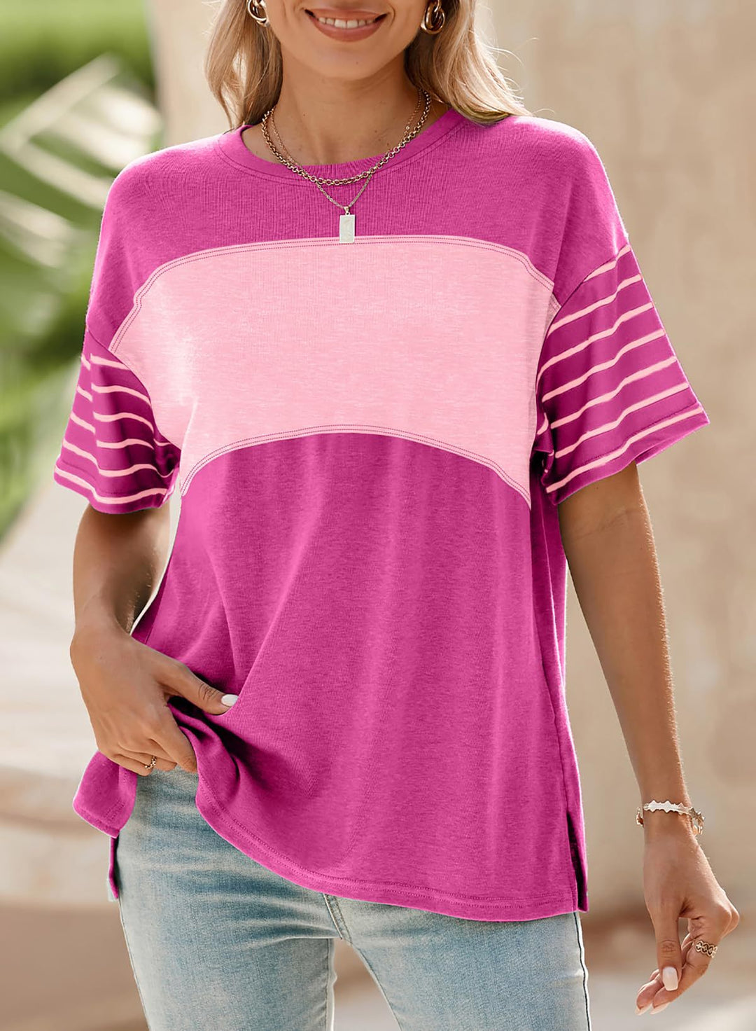 Damen Oversize-Shirt mit Kontrastpaneel, gestreiften Ärmeln und Seitenschlitzen Shop Nory