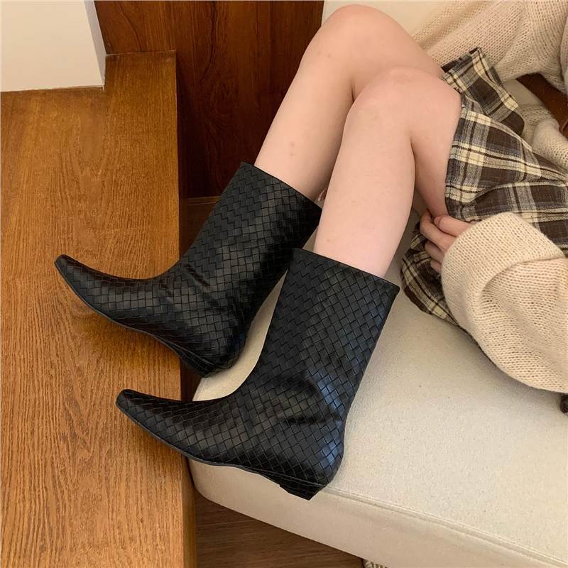 Damen Geflochtene halbhohe Stiefel mit spitzer Zehenform und flachem Blockabsatz Shop Nory