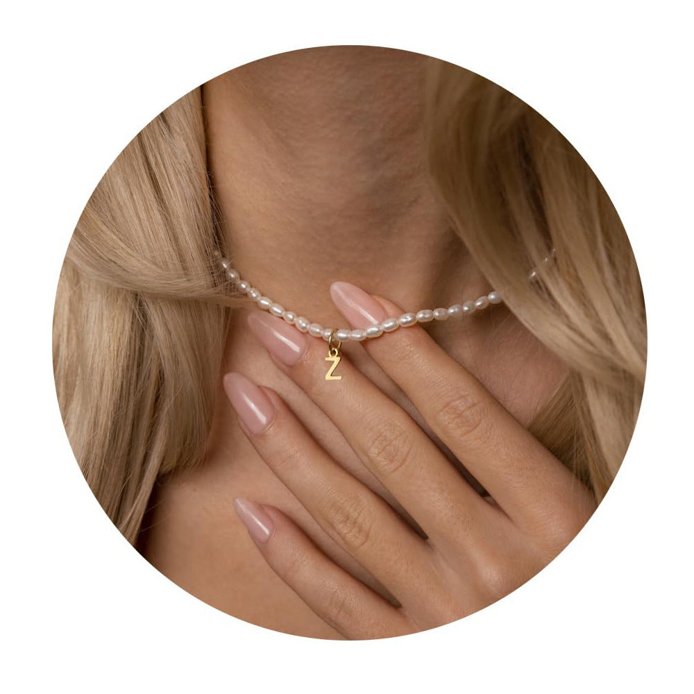 Damen Halskette mit zartem Perlenmuster und personalisiertem Anhänger Shop Nory