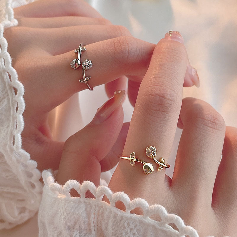 Damenring mit kunstvollem floralem Design und funkelnden Zirkonia Shop Nory