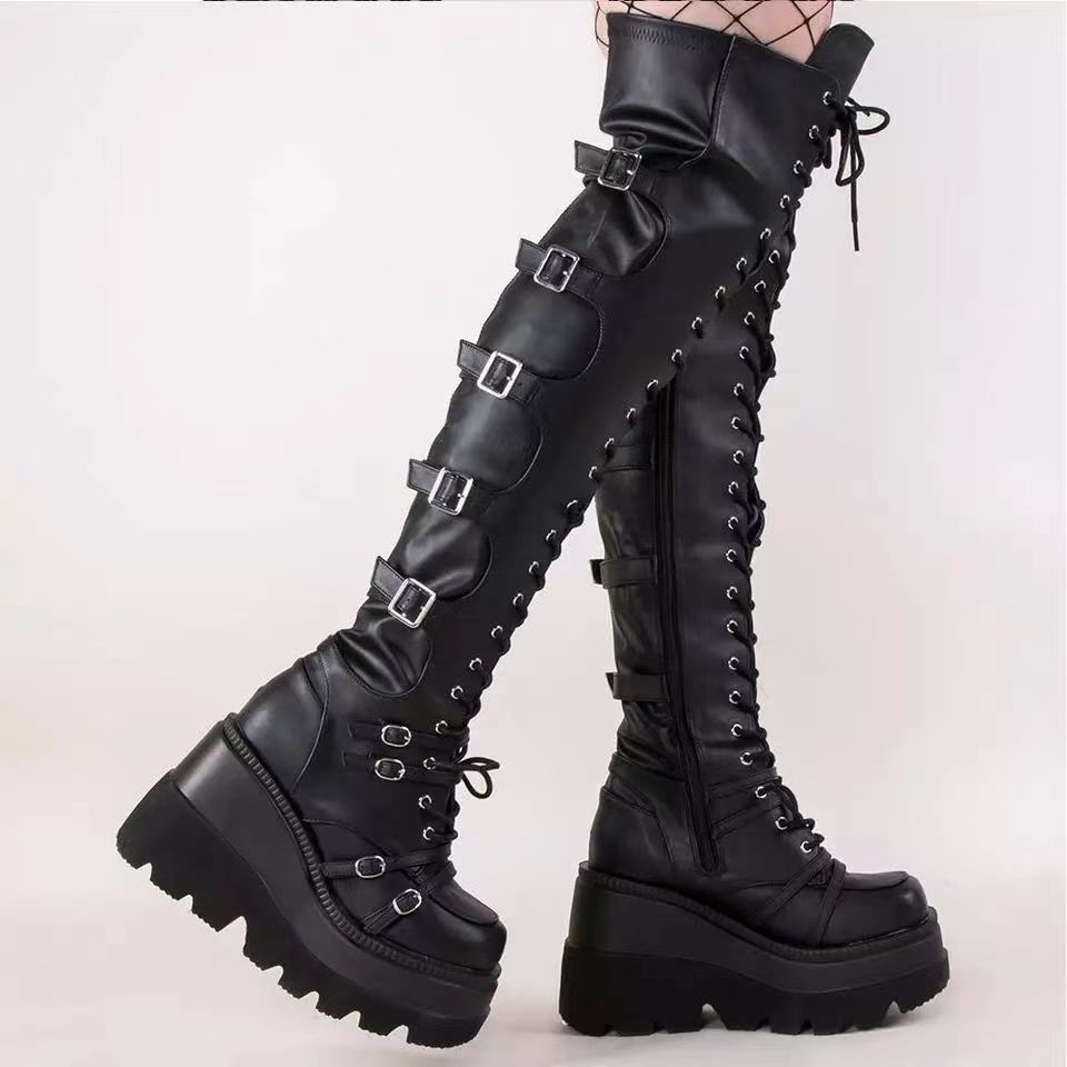 Damen Überknie Stiefel mit Schnallen-Detail und robustem Plateau