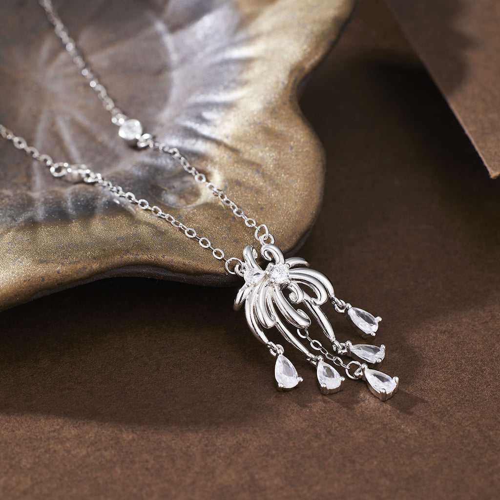 Damen elegante Kristallanhänger-Halskette mit kunstvollem Design Shop Nory