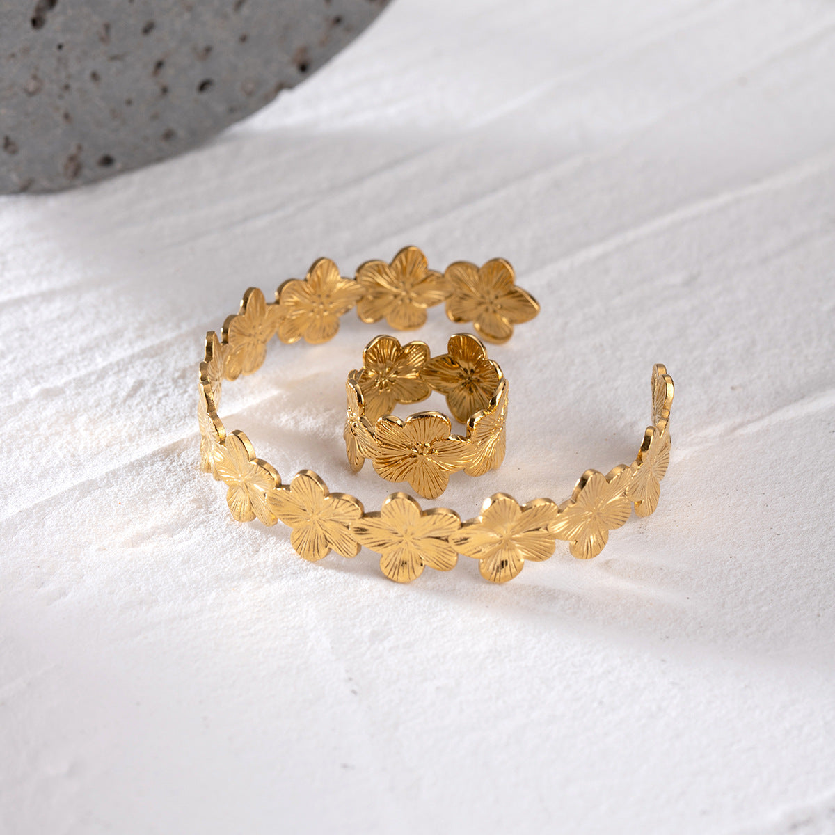 Damen Offenes Armband mit floralem Design aus rostfreiem Edelstahl Shop Nory