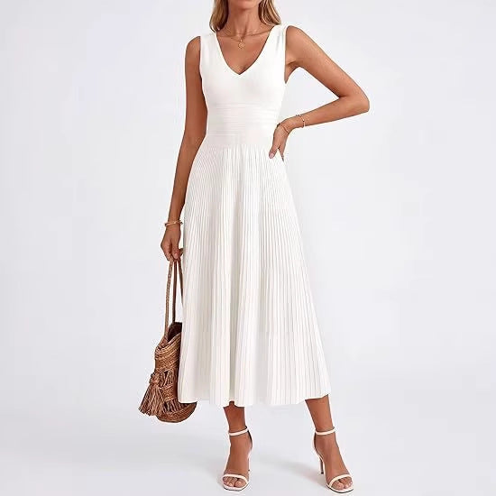 Damen Plisseekleid mit V-Ausschnitt und weitem Saum Shopnory