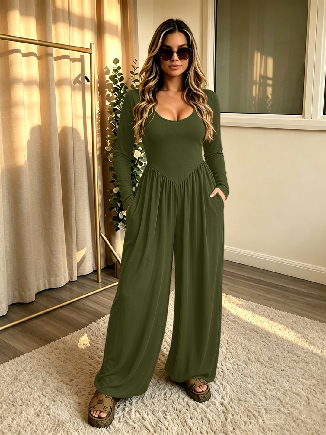 Damen Langer Jumpsuit mit weitem Bein, tiefem Rundhals und Eingrifftaschen Shop Nory