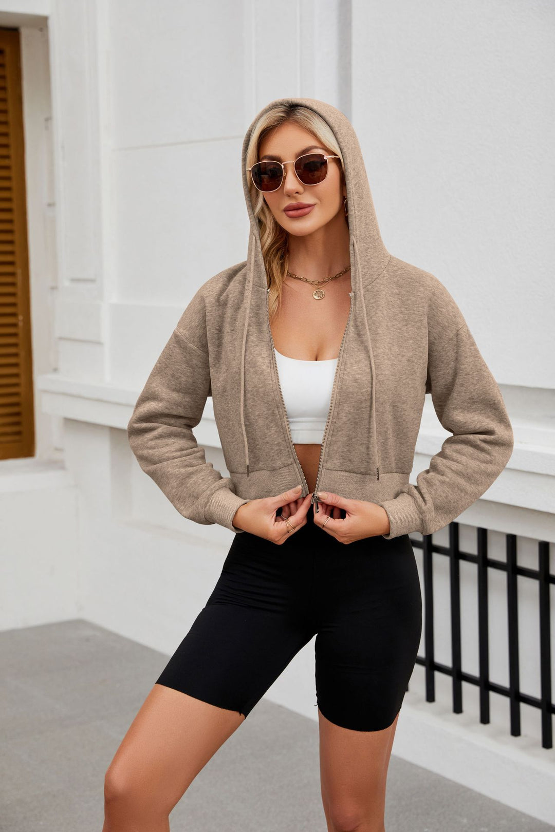 Damen Kurze Zip‑Hoodie Jacke mit Kapuze, Gummibund und Rippbündchen Shop Nory