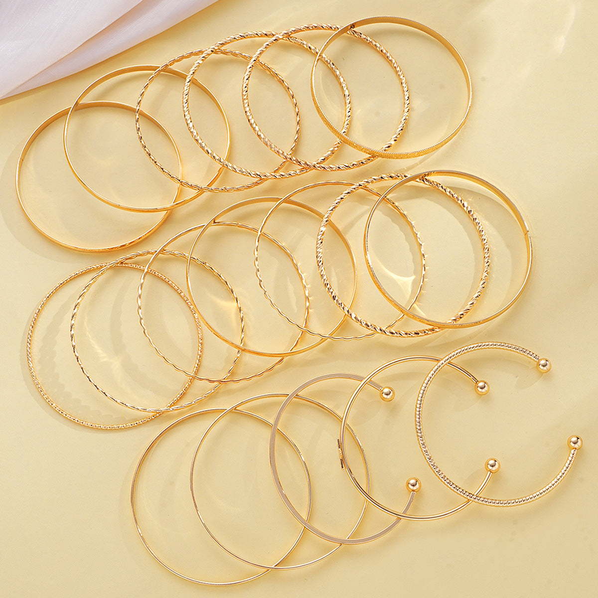 Damen Armreifen-Set mit eleganten und unterschiedlichen Designs Shop Nory