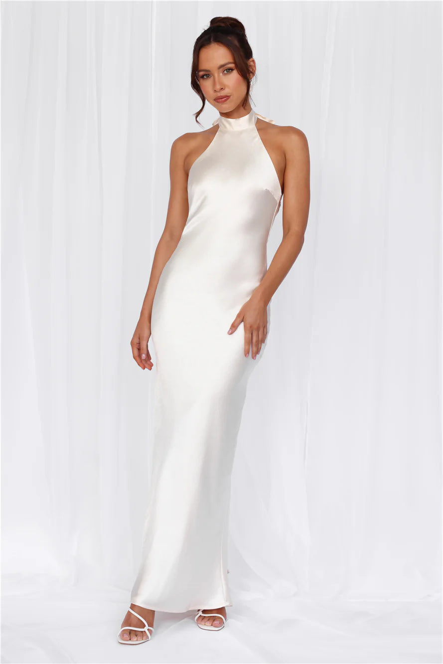 Damen Elegantes Satin-Maxikleid mit hohem Kragen und körpernahem Schnitt Shopnory