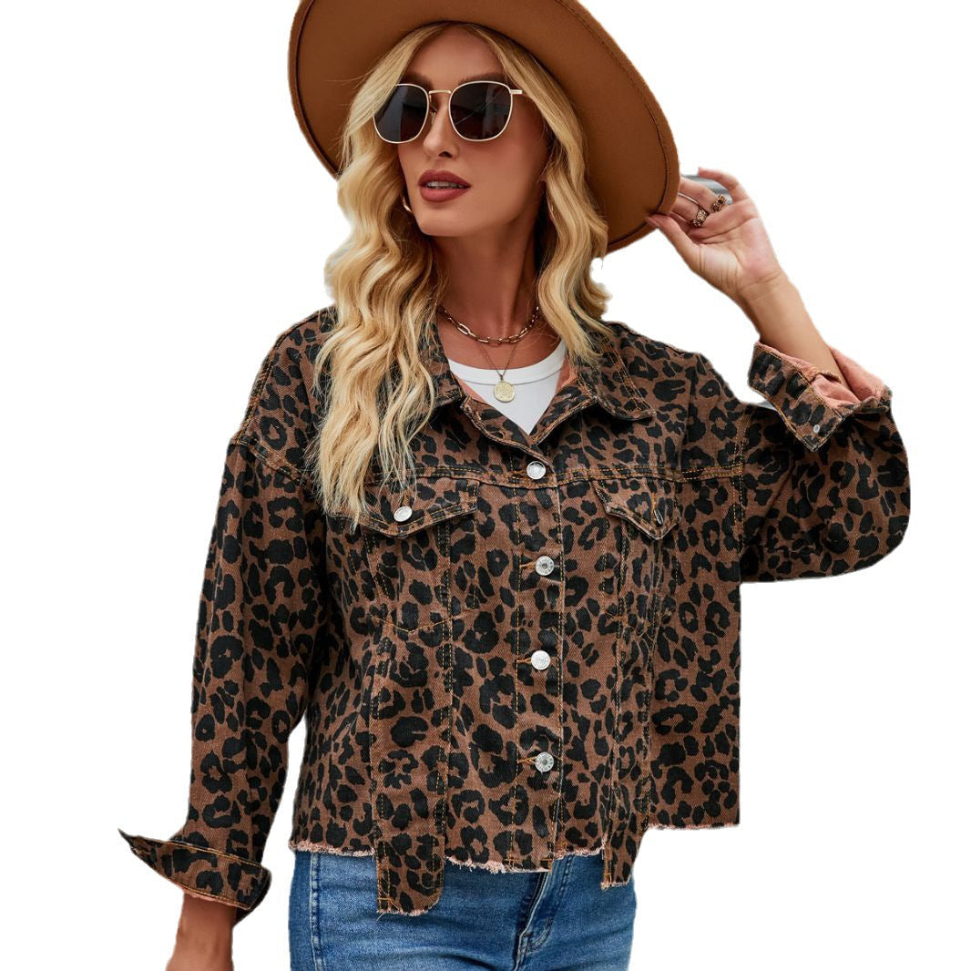 Damen Jeansjacke im angesagten Leo-Design mit oversized Schnitt