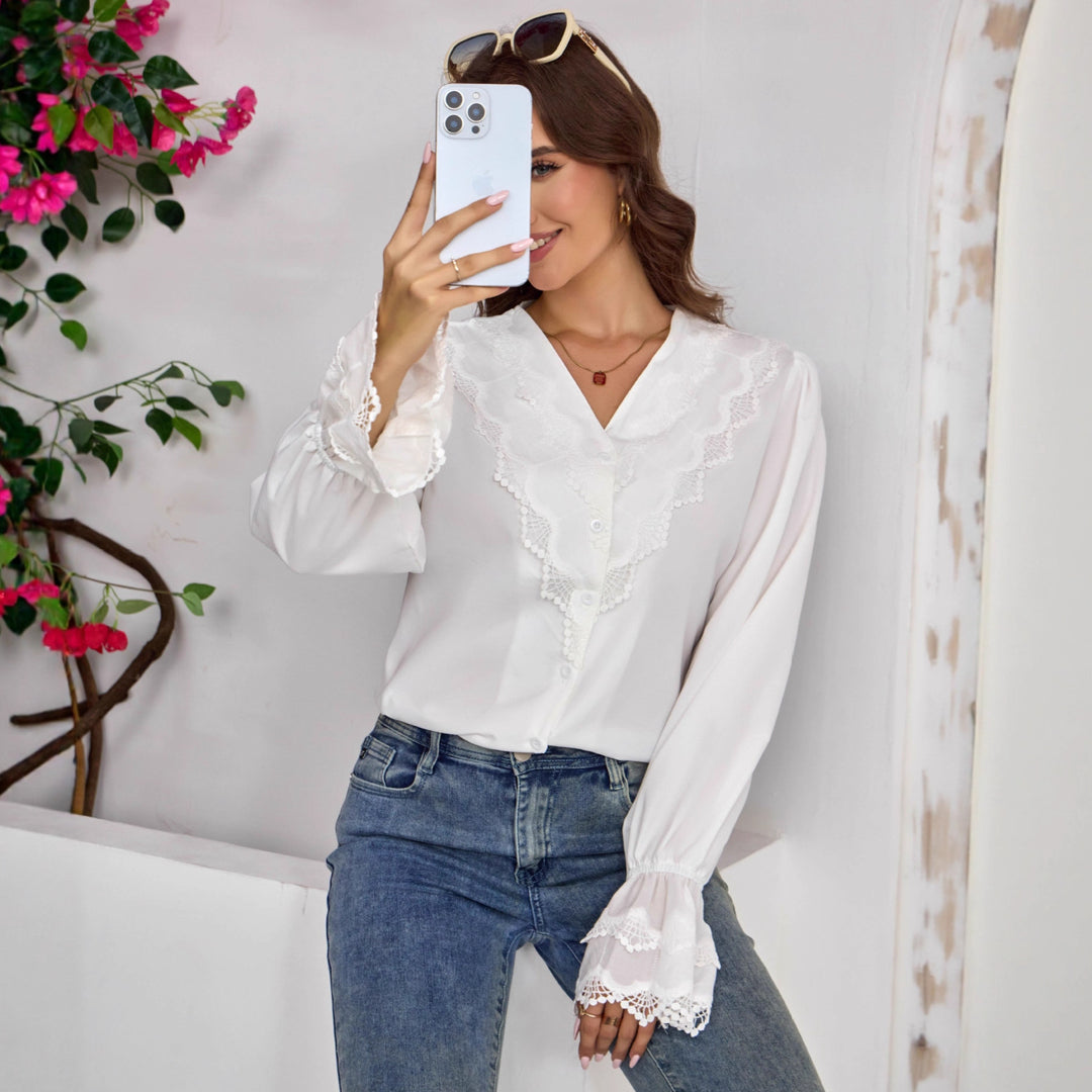 Damen Romantische Bluse mit V-Ausschnitt, Spitzen-Yoke und Glockenärmeln Shop Nory