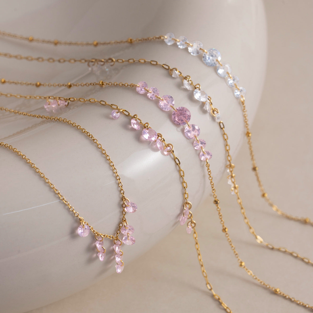 Damen Halskette mit funkelnden Zirkonia-Anhängern und hochwertiger Edelstahlverarbeitung Shop Nory
