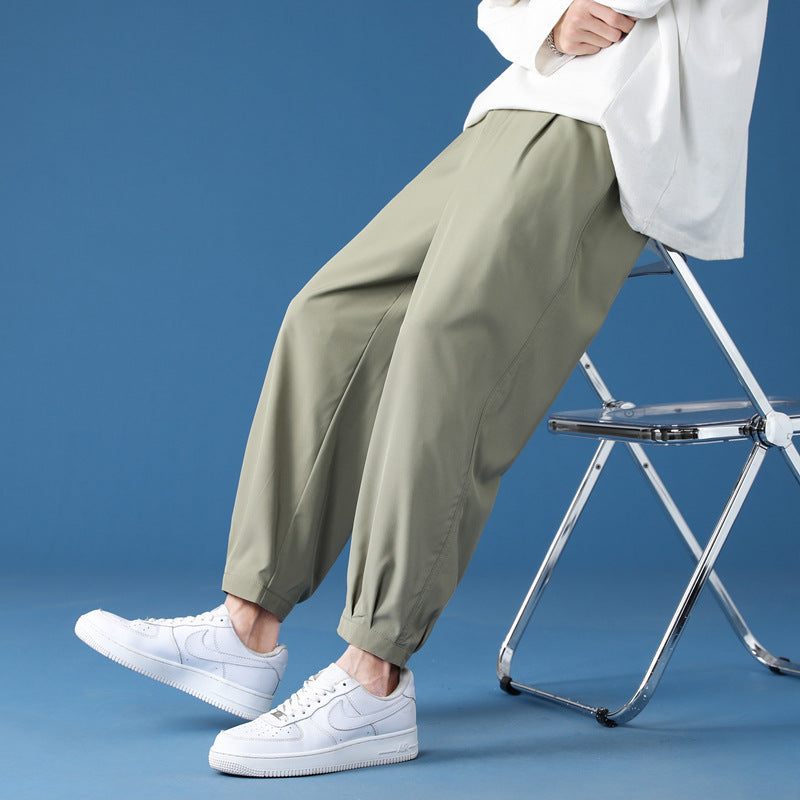 Herren weite technische Jogginghose mit elastischem Bund, gekräuseltem Beinabschluss und atmungsaktivem Stretchmaterial Shop Nory