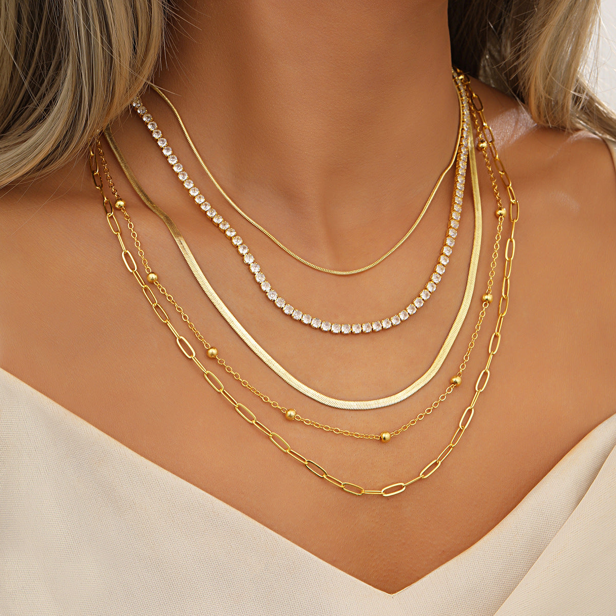 Damen mehrlagige Halskette mit funkelnden Kristallen und eleganten Kettendesigns Shop Nory